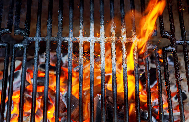 flammen griglia carbone vuota propre holzkohlen fiamme leerer charbon leeg ardente brandvlammen pissed lodernder barbecues pythons leeren sauberen grills draufsicht