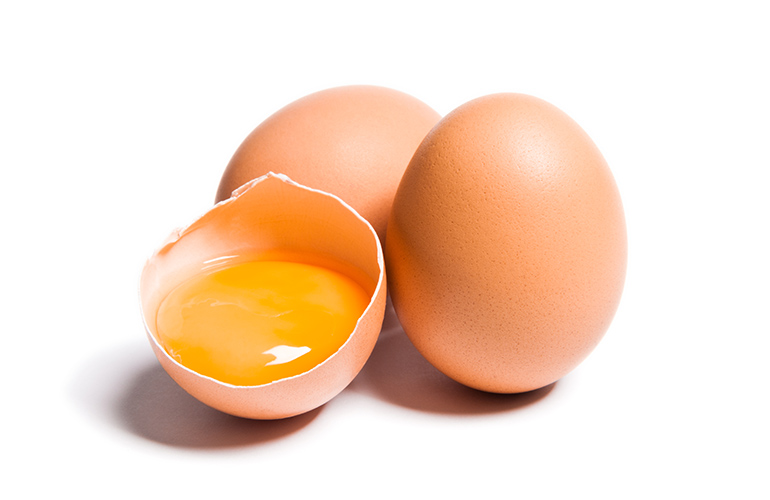 Use egg yolks to make a moisturising facial