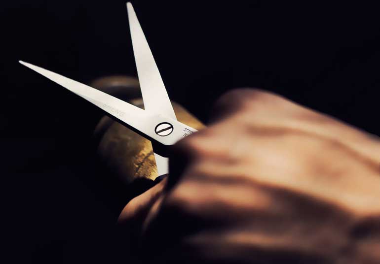 Sharpen scissors