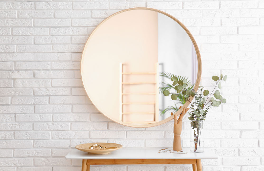 Create space with the right mirror placement