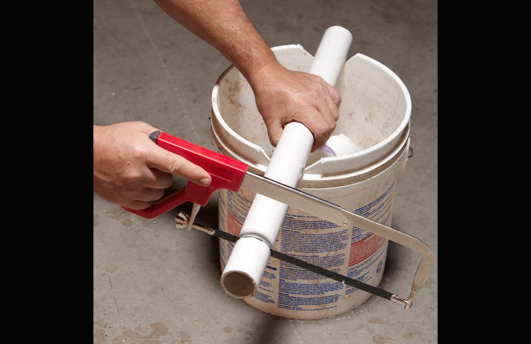 Stay-put PVC pipe cutter