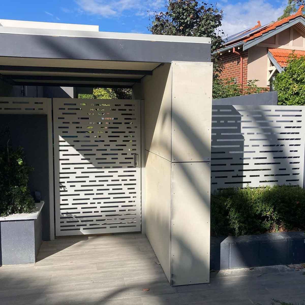 Privacy-screen front yard fence
