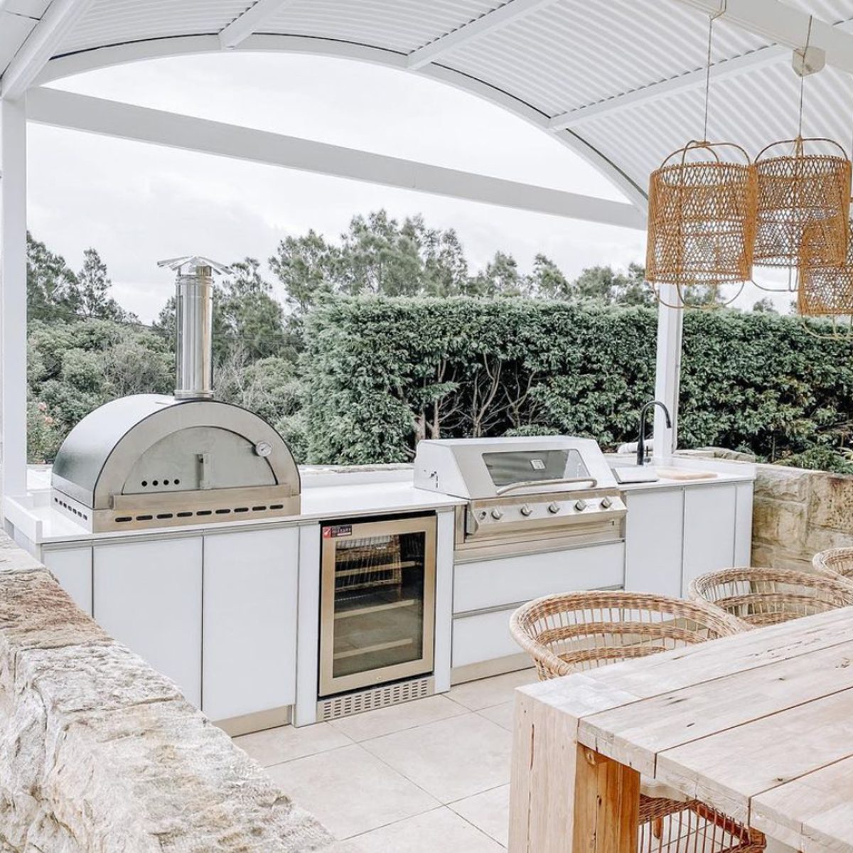 Coastal style outdoor kitchen