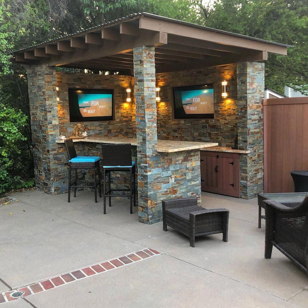 Semi-open outdoor kitchen bar