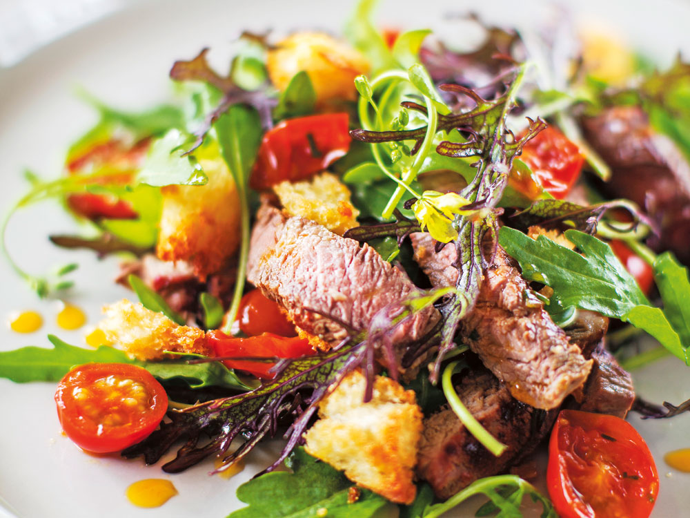 barbecued steak salad with cherry tomatoes vinaigrette, handyman magazine
