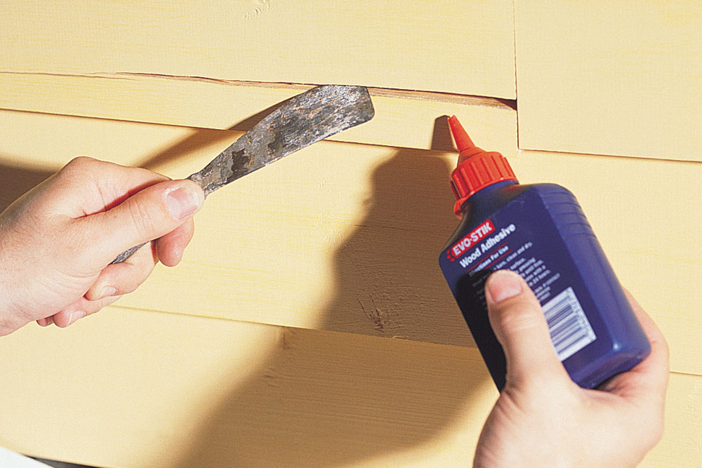 repair splits in cladding using exterior adhesive, clad a timber shed, handyman magazine, 